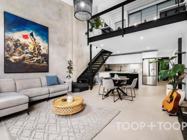 FULLY FURNISHED NEW YORK LOFT STYLE APARTMENT OVERLOOKING PARKLANDS