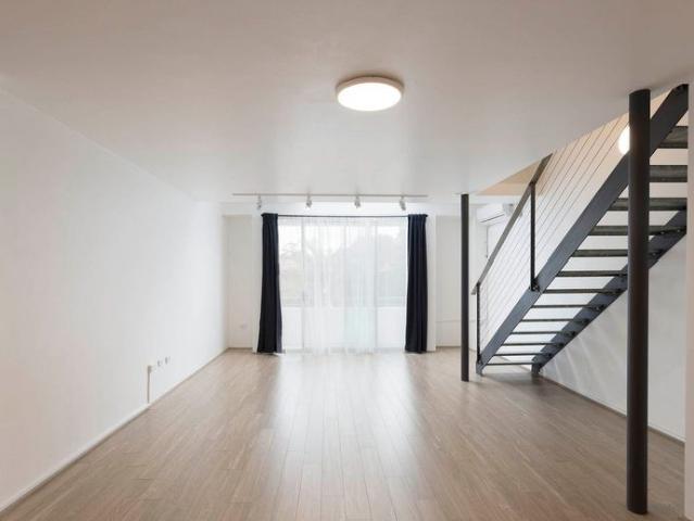 New York Style 2 Bedroom Loft In Central Location