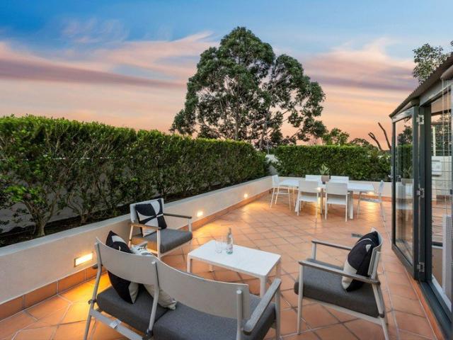 New York style terrace with exceptional proportions