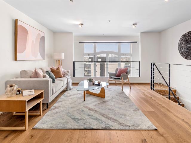 New York Style Apartment in Landmark Building *Entry via Wattle Street