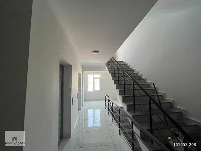 NEW YAŞAM EMLAKTAN ANA CADDEYE YAKIN SATILIK 2+0 DAİRE