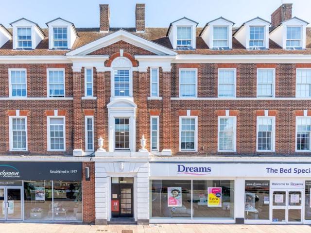 New Zealand Avenue, Walton On Thames KT12, 1 bed flat to rent, £1,200 pcm | PrimeLocation