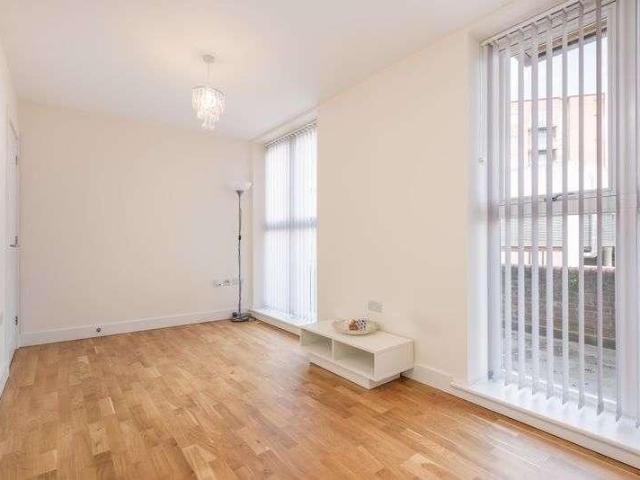 New Zealand Avenue, Walton on thames, KT12