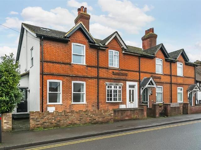 Newark Lane, Ripley, 3 bed house to rent £2,850 pcm £658 pw