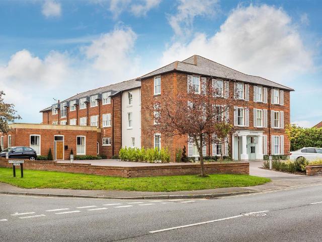 1 Lutidine House, Newark Lane, Ripley, Surrey GU23, 1 bed flat to rent, £1,575 pcm | PrimeLocation