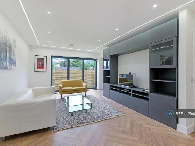 Newark Road, South Croydon, CR2 3 bed semi detached house to rent £2,500 pcm £577 pw