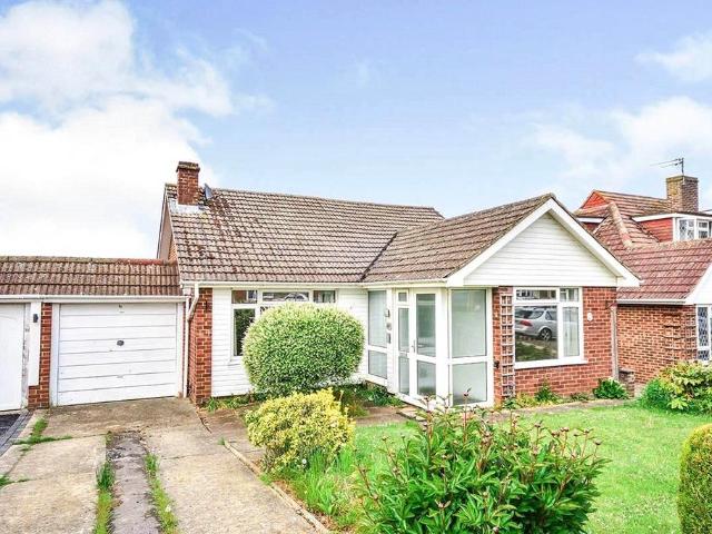 Newbury Avenue, Kent ME16 3 bed bungalow to rent £1,750 pcm £404 pw
