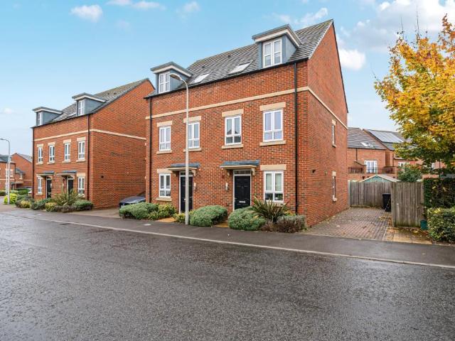Newbury, Berkshire RG14, 3 bed town house to rent, £2,100 pcm | PrimeLocation