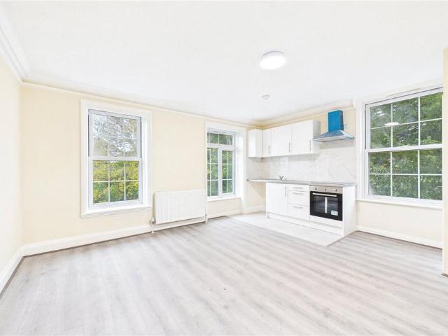 Newbury House, 237 Andover Road. 2 bed apartment to rent £1,400 pcm £323 pw