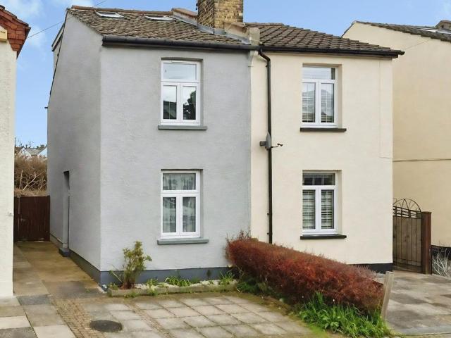 Newbury Road Bromley BR2 4 bed semi detached house to rent £2,300 pcm £531 pw