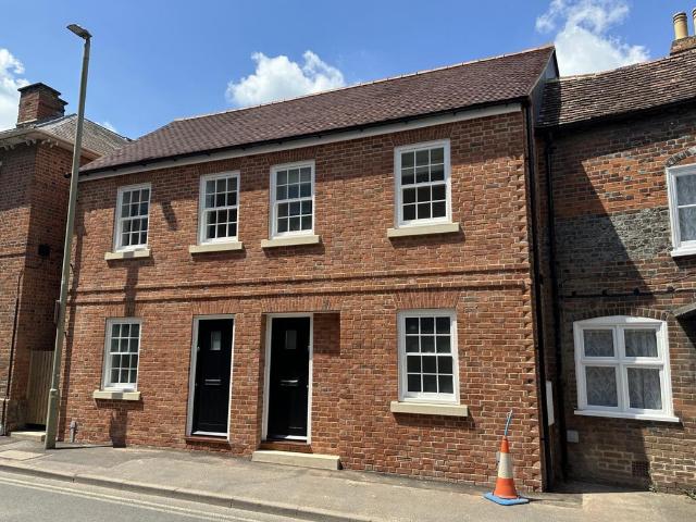 Newbury Street, Wantage, 1 bed terraced house to rent £1,250 pcm £288 pw