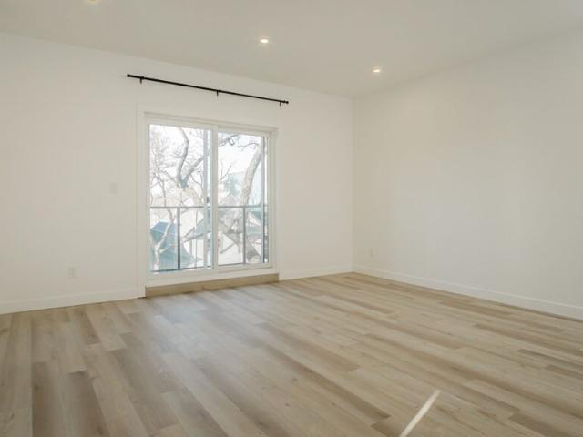 Newcastle: Gold Accents – 710 Westminster, Winnipeg, MB