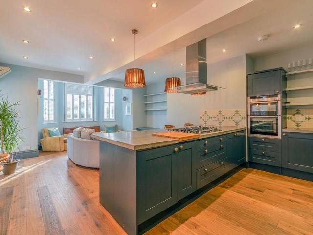 Newcastle Drive, Nottingham, NG7 3 bed apartment to rent £2,250 pcm £519 pw