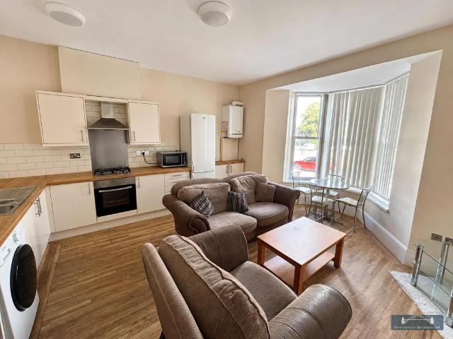 Newcastle upon Tyne NE2 1 bed flat to rent £1,200 pcm £277 pw
