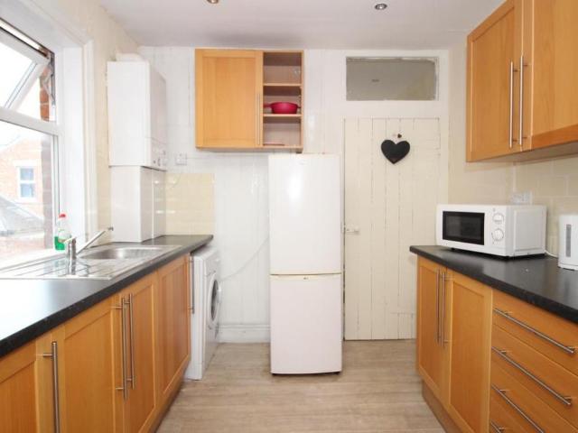 Newcastle upon Tyne NE2 3 bed flat to rent £1,560 pcm £360 pw