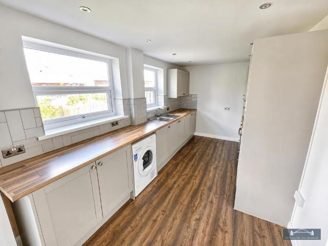 Newcastle upon Tyne NE4 5 bed semi detached house to rent £1,500 pcm £346 pw
