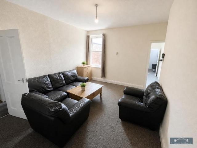 Newcastle upon Tyne NE4 3 bed flat to rent £1,200 pcm £277 pw