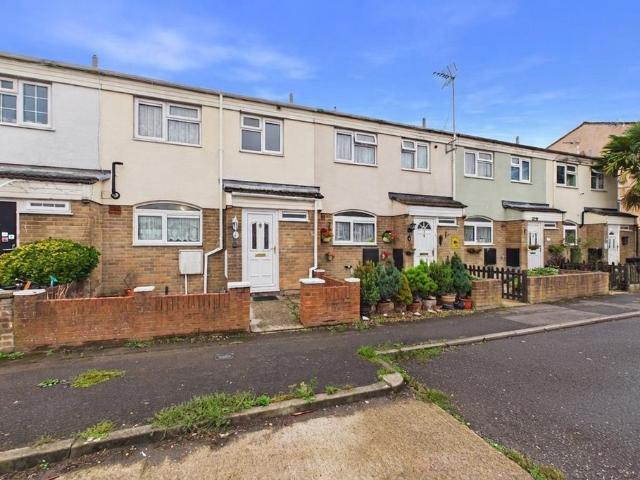 Newchurch Road, Slough, Berkshire, SL2 3 bed terraced house to rent £1,950 pcm £450 pw