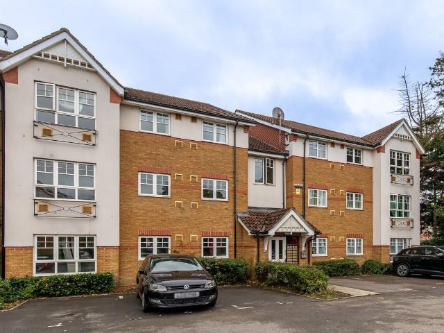 Newcombe Gardens, Hounslow TW4, 2 bed flat to rent, £1,700 pcm | PrimeLocation