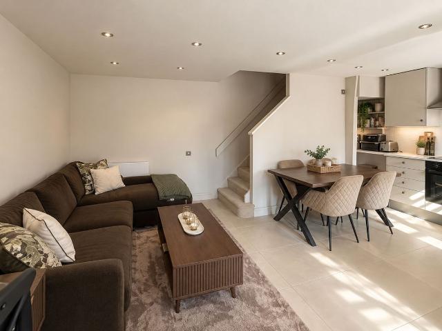Newcombe Rise, Yiewsley UB7, 1 bed terraced house to rent, £1,650 pcm | PrimeLocation