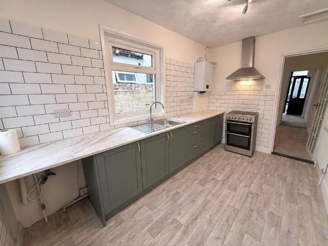 Newcome Road, Portsmouth 2 bed terraced house to rent £1,225 pcm £283 pw