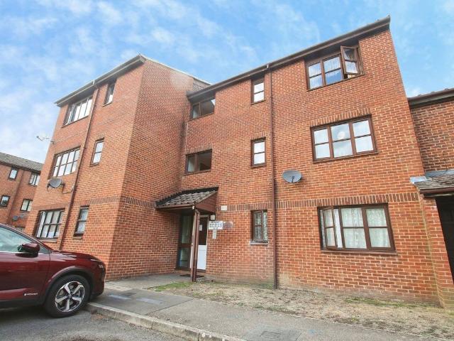 Newcourt, Uxbridge UB8, 1 bed flat to rent, £1,250 pcm | PrimeLocation