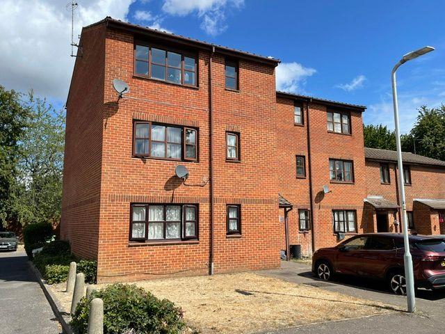 Newcourt, Uxbridge UB8, 1 bed flat to rent, £1,350 pcm | PrimeLocation