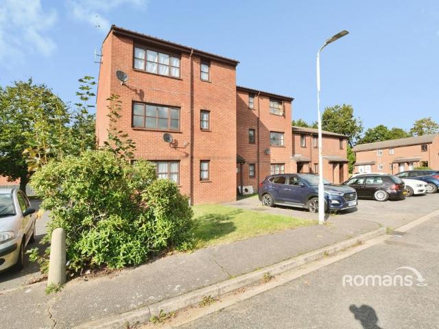 Newcourt, Uxbridge, UB8 Studio to rent £1,050 pcm £242 pw