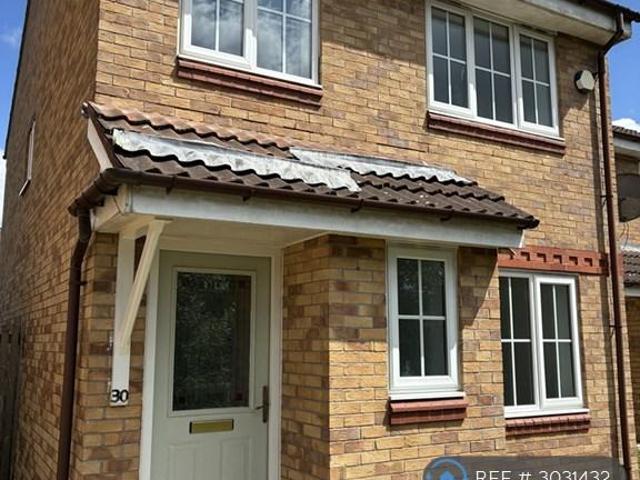 Newcroft Drive, Manchester, M9 3 bed detached house to rent £1,350 pcm £312 pw