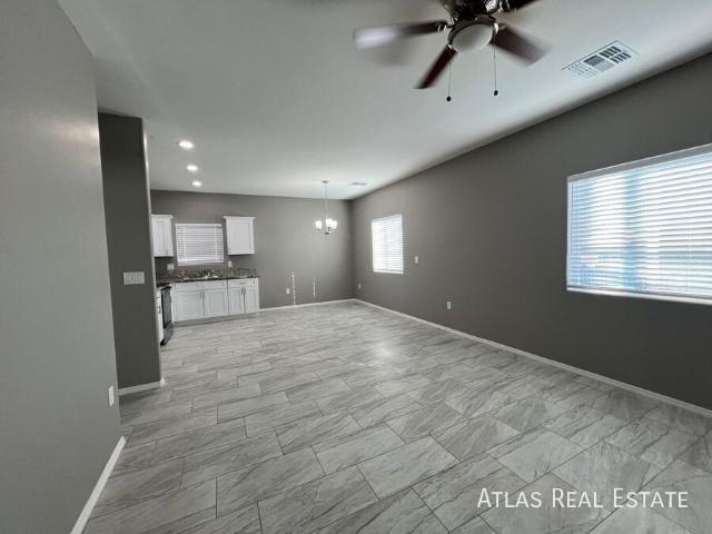 NEWER 3 BEDROOM UNIT NEAR U OF A!