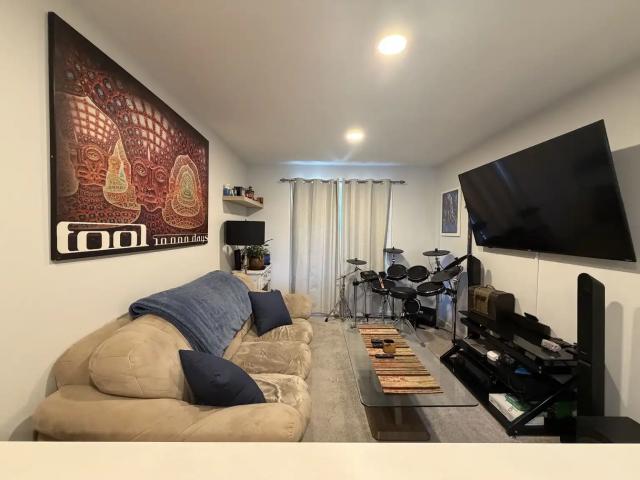 Newer Garage Suite with Great Layout