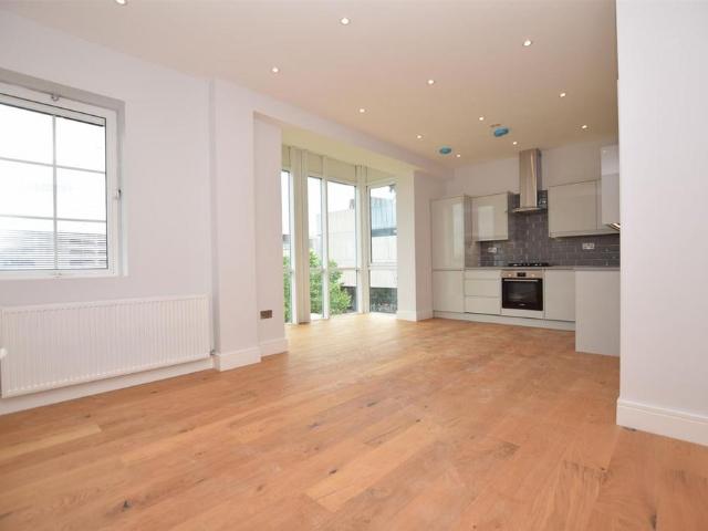 Newfoundland Circus, Bristol, BS2 2 bed flat to rent £1,575 pcm £363 pw