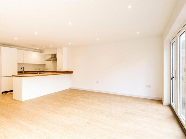 Newfoundland Road, Bristol BS2 4 bed terraced house to rent £2,800 pcm £646 pw