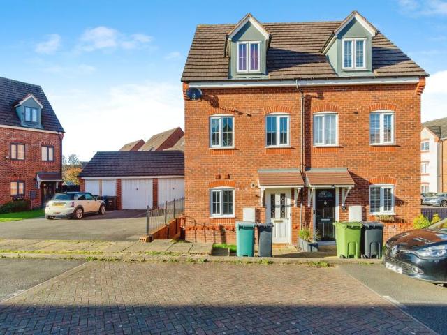 Newhome Way, Walsall, WS3 3 bed semi detached house to rent £1,200 pcm £277 pw