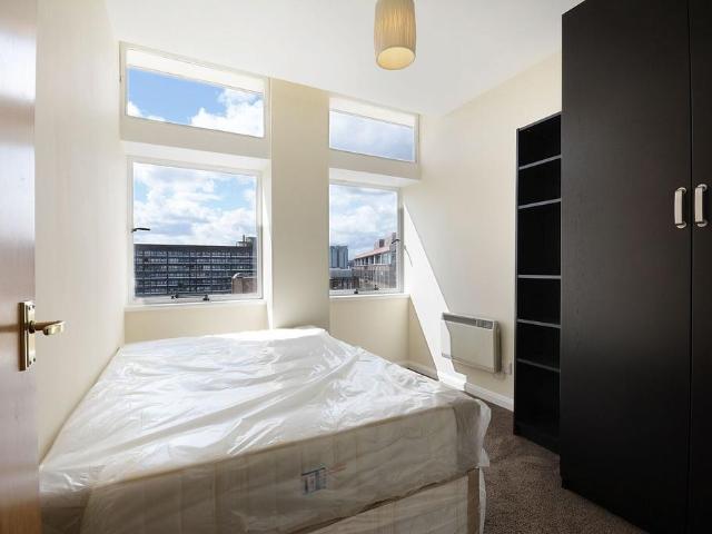 Newington Causeway, Elephant and. 2 bed flat to rent £2,600 pcm £600 pw