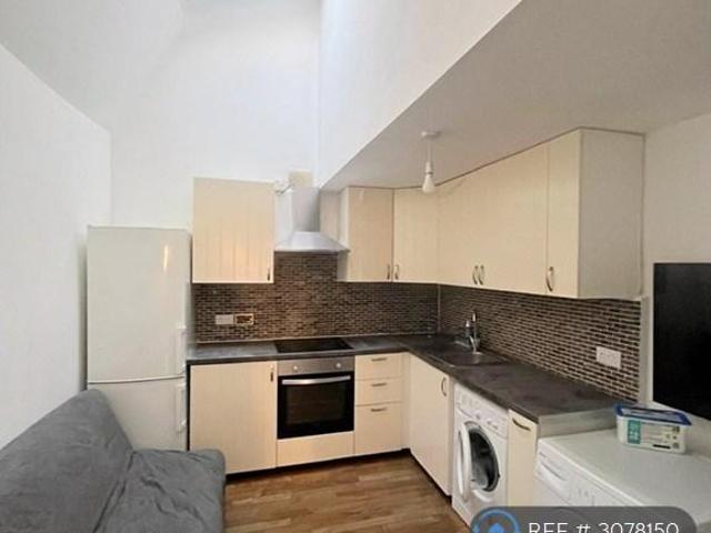 Newington Green Road, London, N1 2 bed flat to rent £1,750 pcm £404 pw