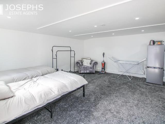 Newington Walk, Bolton BL1, 1 bed flat to rent, £700 pcm | PrimeLocation
