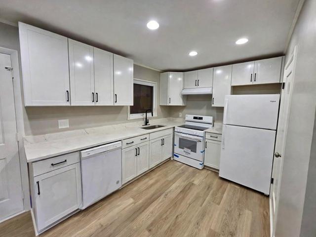 6 Longview Dr, Newark, DE 19711