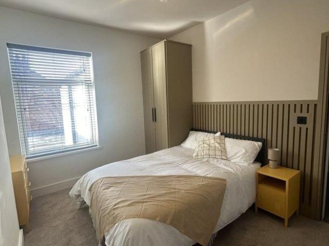 Newland Avenue 4 bed house share to rent £2,076 pcm £479 pw