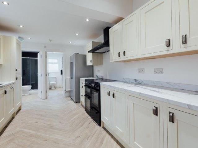 Newland Avenue 6 bed house share to rent £2,856 pcm £659 pw