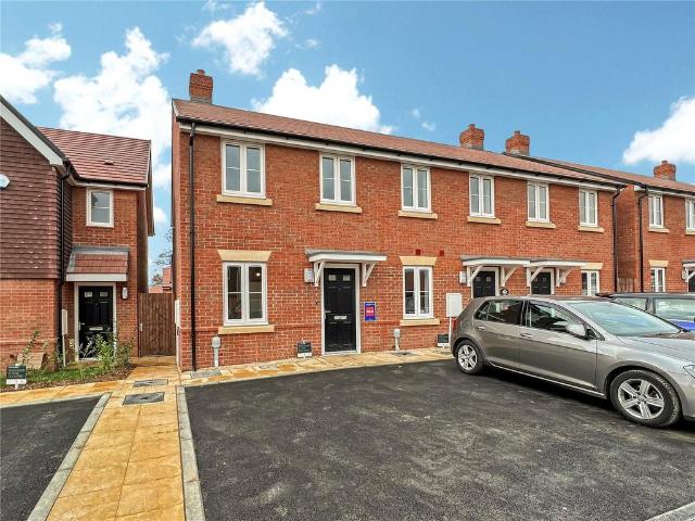 Newlands Close, Reading RG2 2 bed end of terrace house to rent £1,600 pcm £369 pw