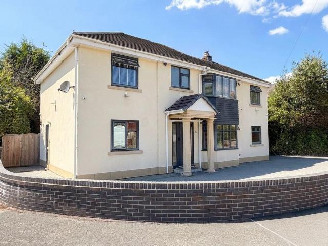 Newlands Drive, Wilmslow, SK9 5 bed detached house to rent £2,995 pcm £691 pw