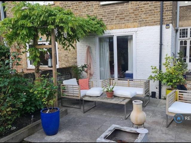 Newlands Park, London, SE26 2 bed flat to rent £2,200 pcm £508 pw