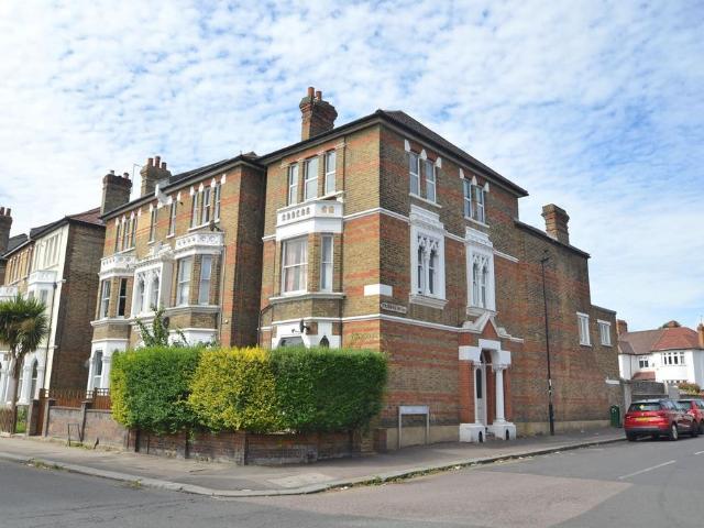Newlands Park, Sydenham SE26 2 bed flat to rent £1,750 pcm £404 pw