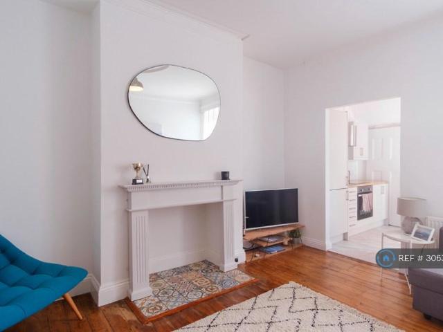 Newlands Road, Newcastle Upon Tyne, NE2 2 bed flat to rent £1,050 pcm £242 pw