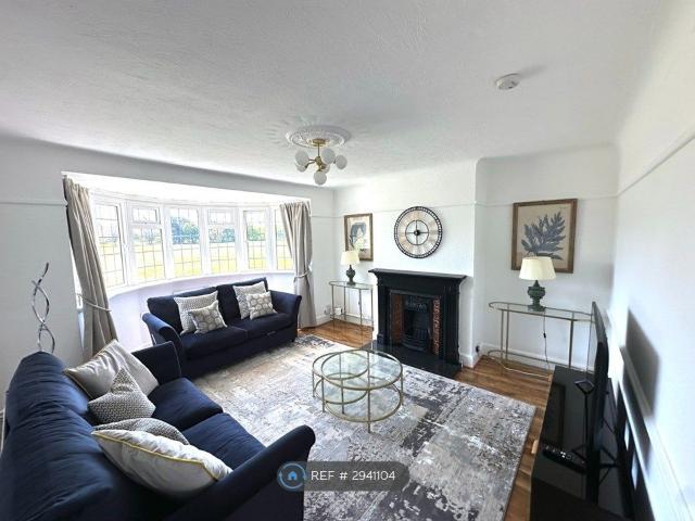 Newlands Road, Bournemouth BH7, 2 bed flat to rent, £1,700 pcm | PrimeLocation