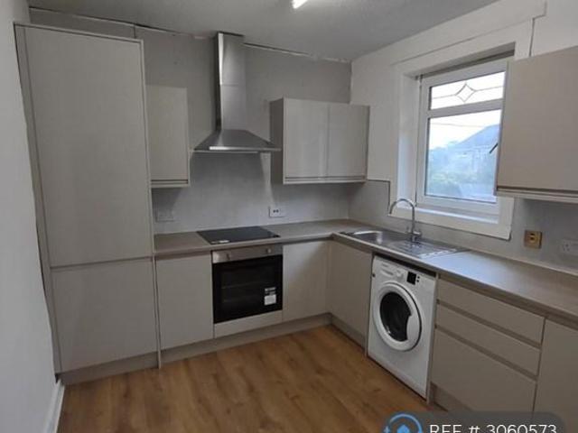 Newlands St, Coatbridge, ML5 3 bed flat to rent £900 pcm £208 pw