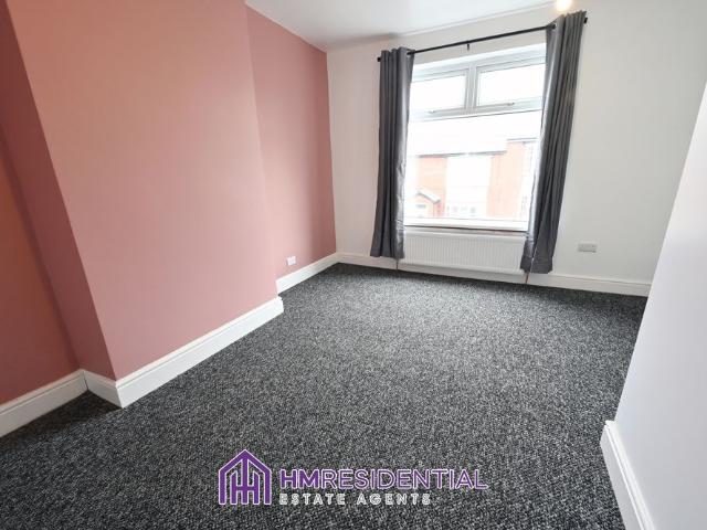 Newly Refurbished 2 bedroom Terraced House with En suites Available on Nursery Lane, Gateshead, NE10 9TE Available from 11/05/2026 £900.00 pcm