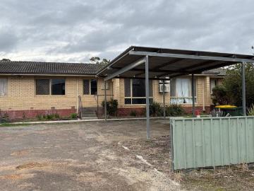 Newley Renovated 3 bedroom 1 bathroom unit located on a quiet street in Katanning