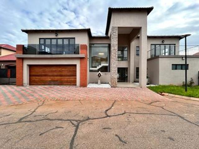 newly built 5 bedroom home with staf.